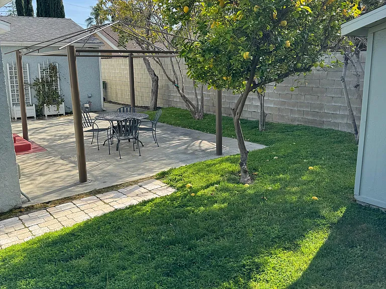 12411 Kittridge St — Photo 36