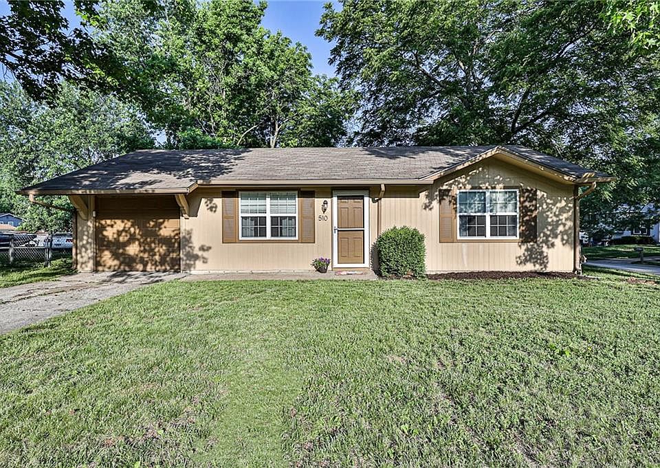 1st image of 510 NE Castle Dr