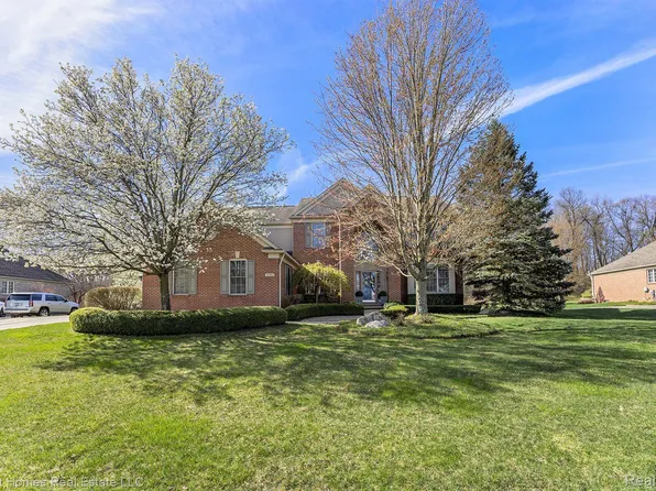 3581 Park Meadow Dr, Lake Orion, MI 48362