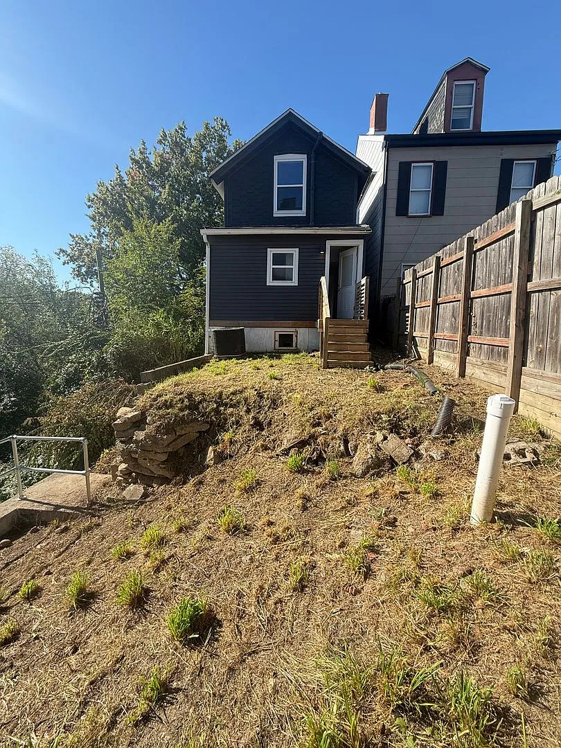 Newly Renovated 2 Bedroom In The Heart Of Bloomfield! — Photo 3