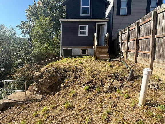 3rd image of 4933 Yew St
