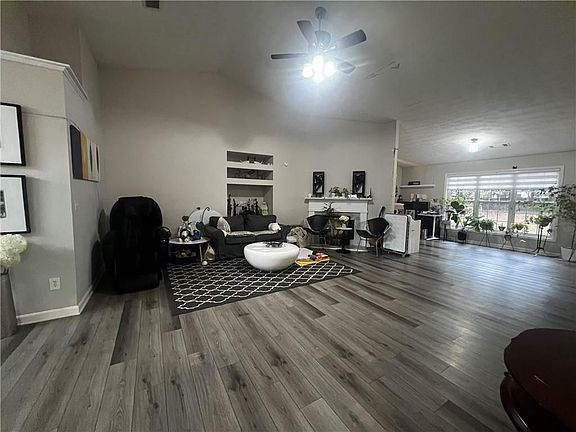 4th image of 130 Morning Glen Dr