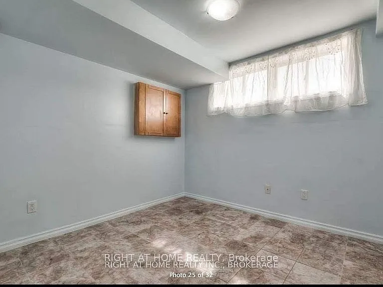 2194 Saint Clair Ave W — Photo 8
