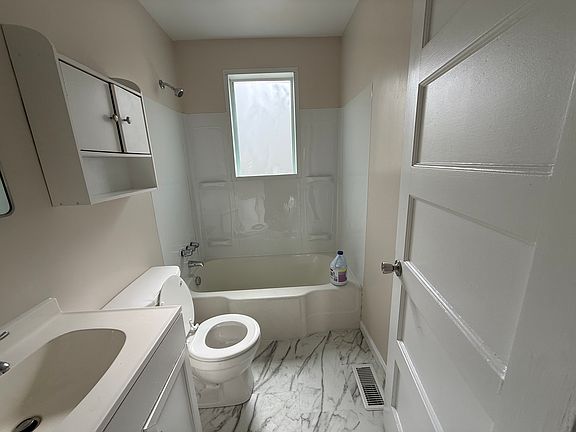 4th image of 2622 Glenwood Rd