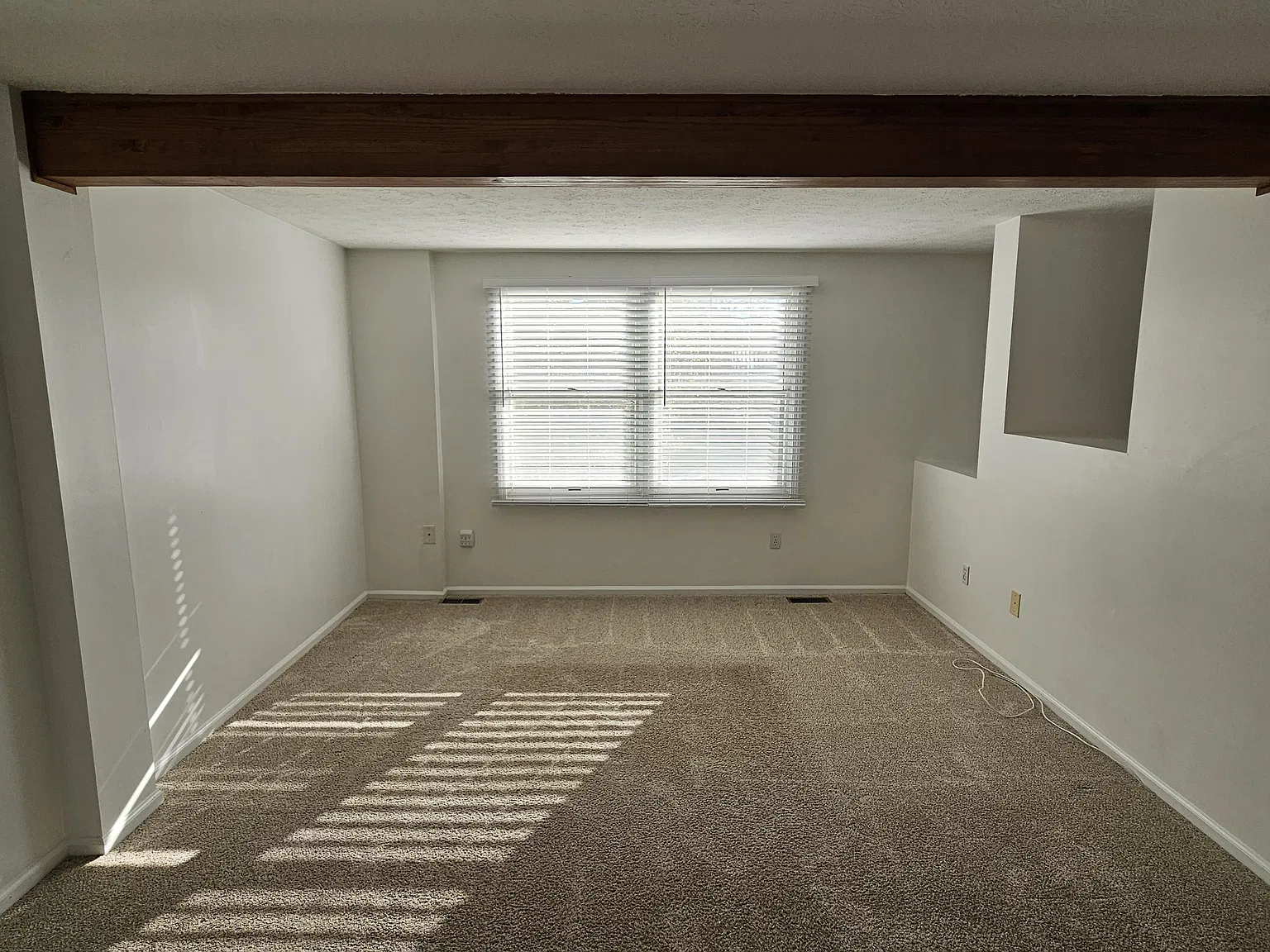 3 bed, 1.5 bath, 1350 sqft, $1,895 — Photo 2