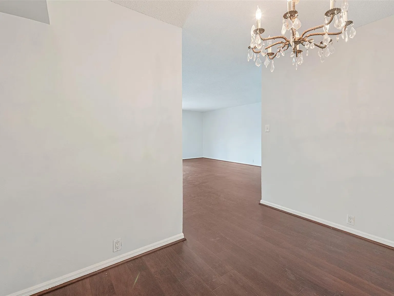 1 bed, 1.0 bath, 744 sqft, $1,200 — Photo 4