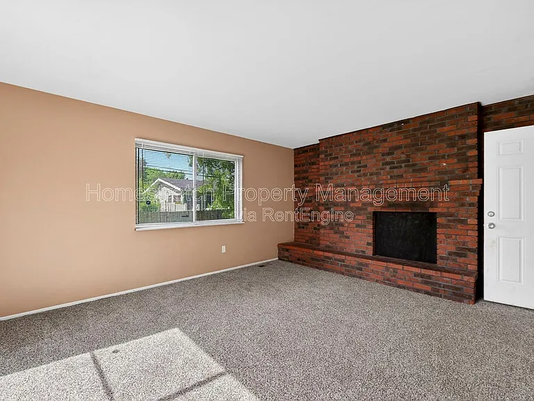 1310 Petite Dr — Photo 23