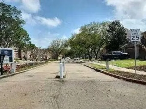 2020 Castlewind Ct, League City, TX 77573