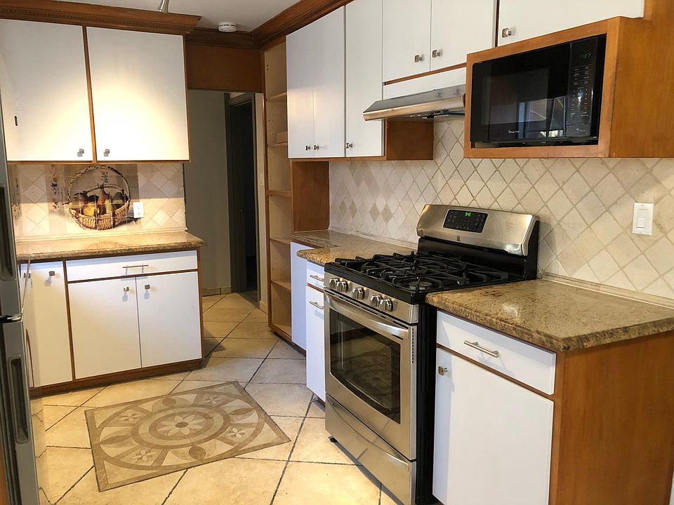 1st image of 4831 W 99th St