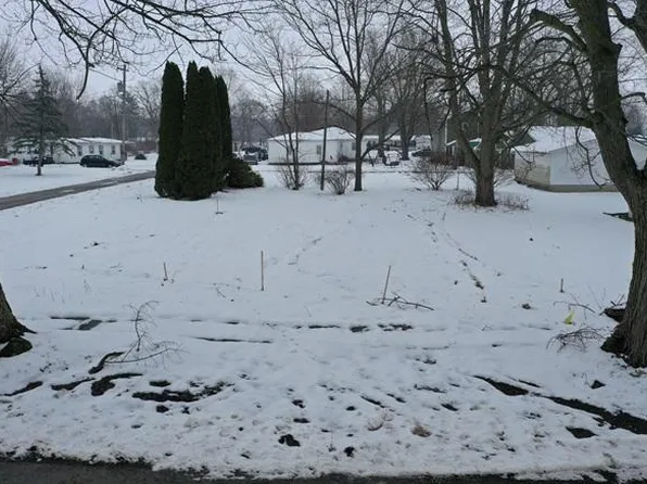 324 N Hendricks St, Warren, IN 46792