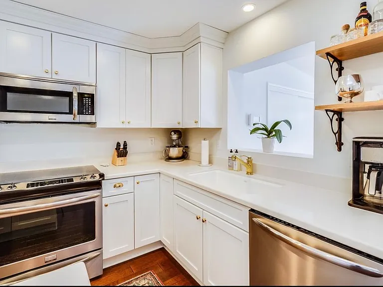 4043 E Campbell Ave — Photo 3