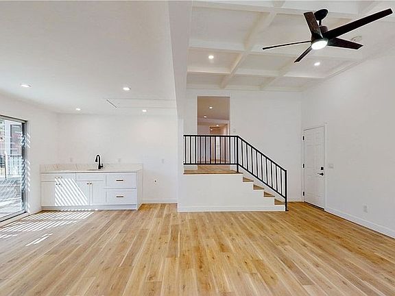 4th image of 2450 N 5th Ave