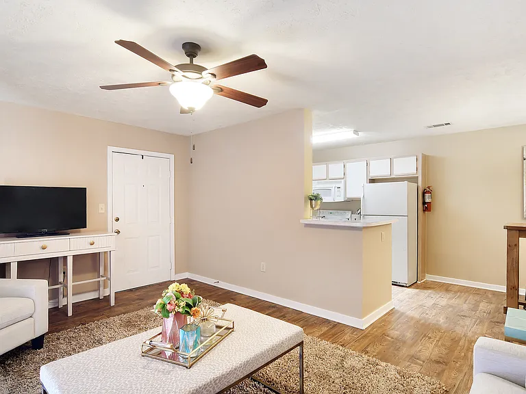Parklane Apartment Homes — Photo 8