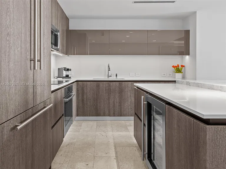 88 SW 7th St #3007 — Photo 9