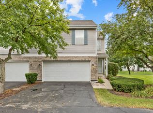 69 Colonial Ct, Streamwood, IL 60107