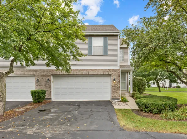 69 Colonial Ct, Streamwood, IL 60107