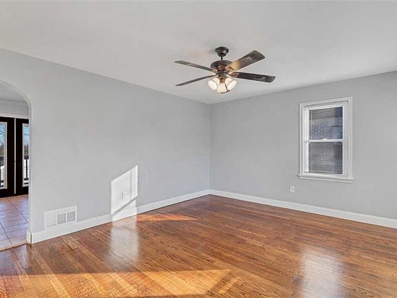 3rd image of 320 Coppinger Dr