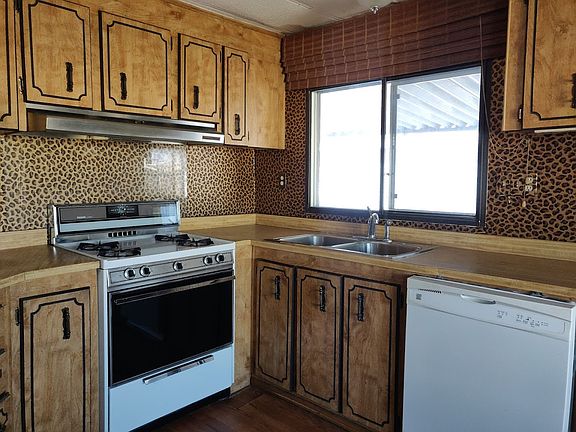Cute Kitchen window for Maximu