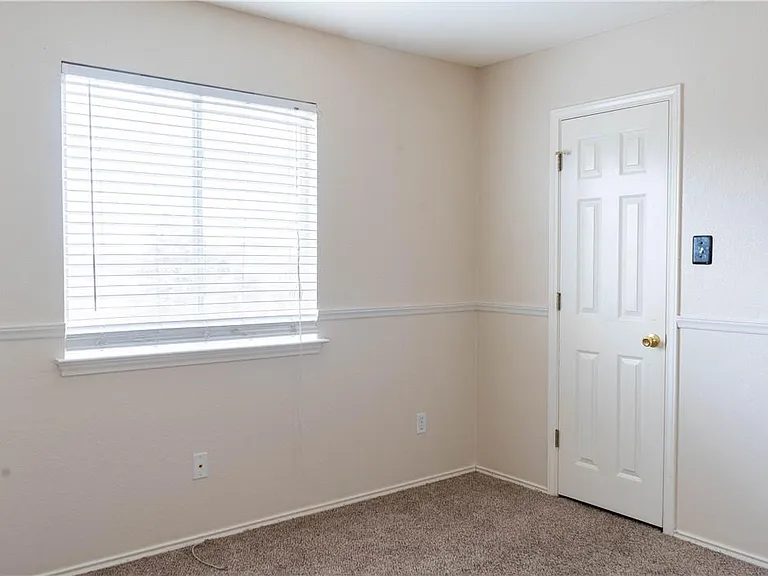 1608 Diana Dr — Photo 16