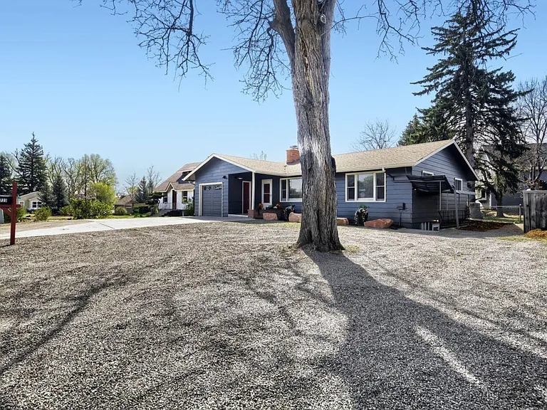 723 E Prospect Rd — Photo 4