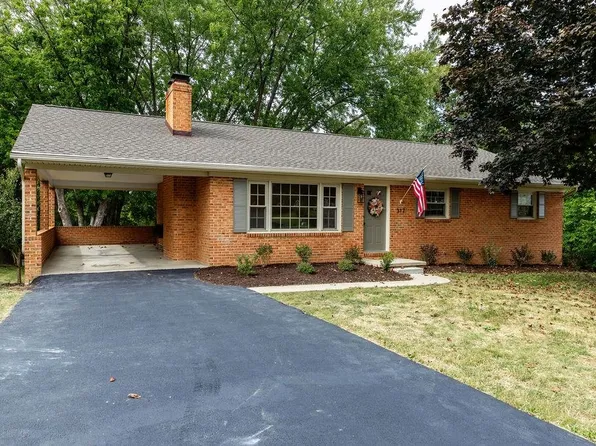 317 Sussex Dr, Staunton, VA 24401