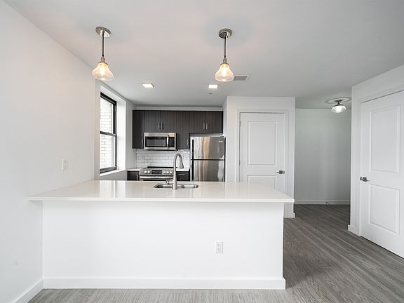 5th image of 201 Cornelison Ave #601