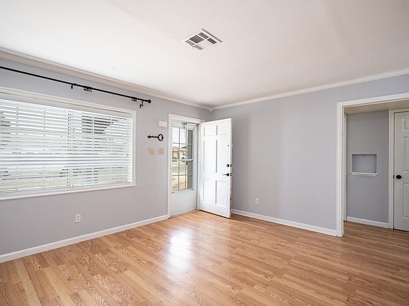 4th image of 1028 Davis Dr