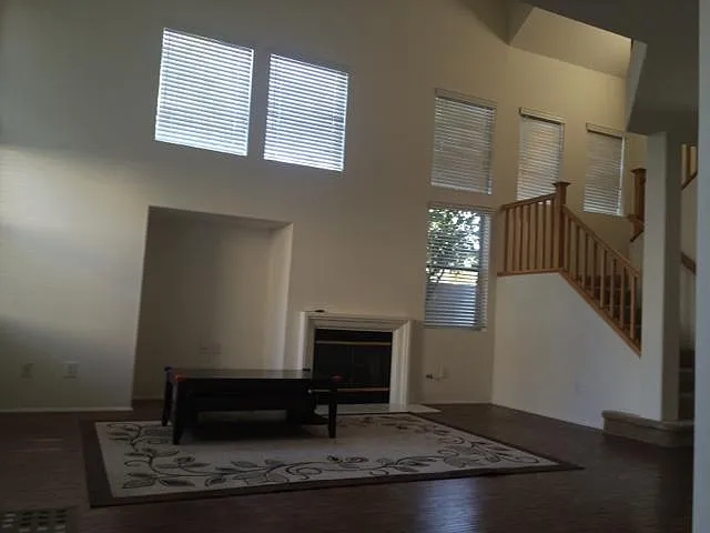 4 bed, 2.5 bath, 1897 sqft, $2,995 — Photo 2