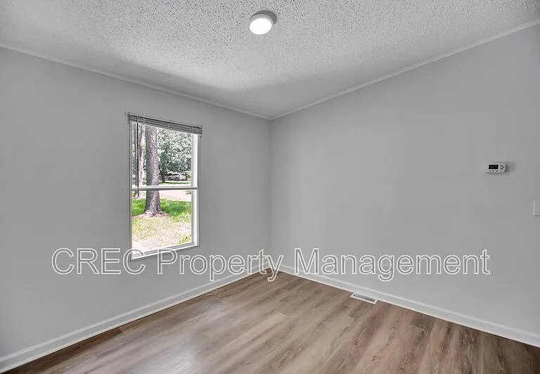405 Vine St — Photo 15
