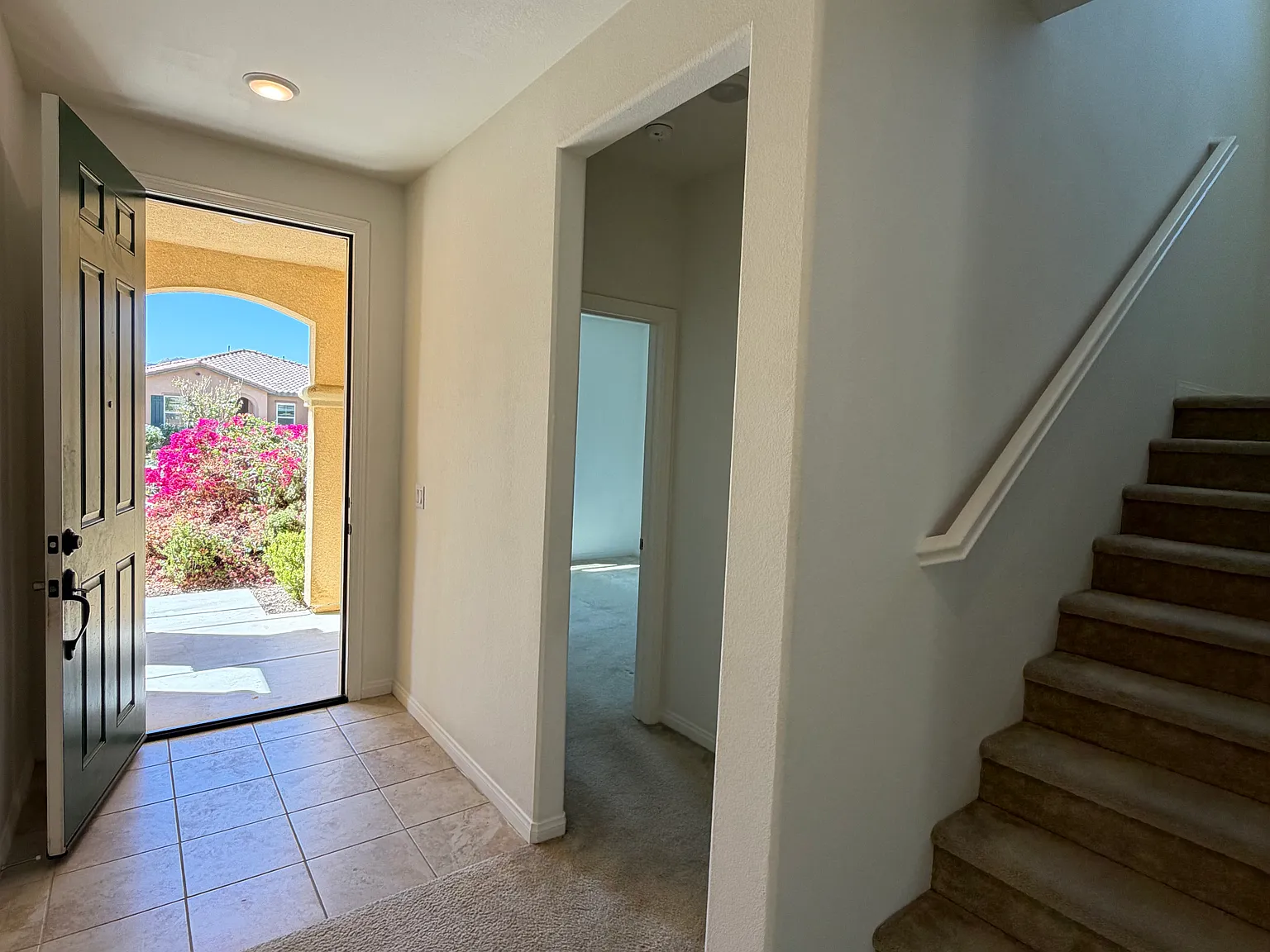 5 bed, 2238 sqft, $4,000 — Photo 3