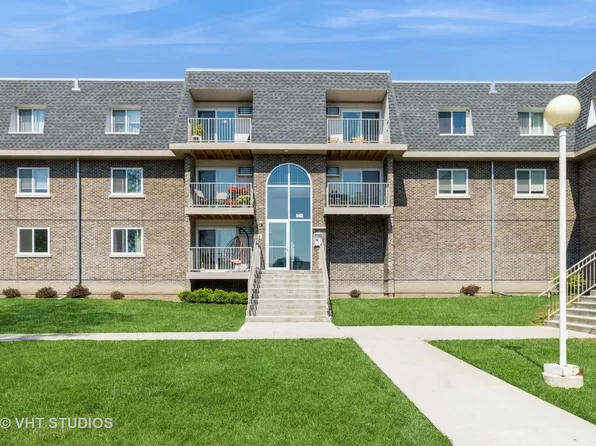 848 McIntosh Ct #15304, Prospect Heights, IL 60070