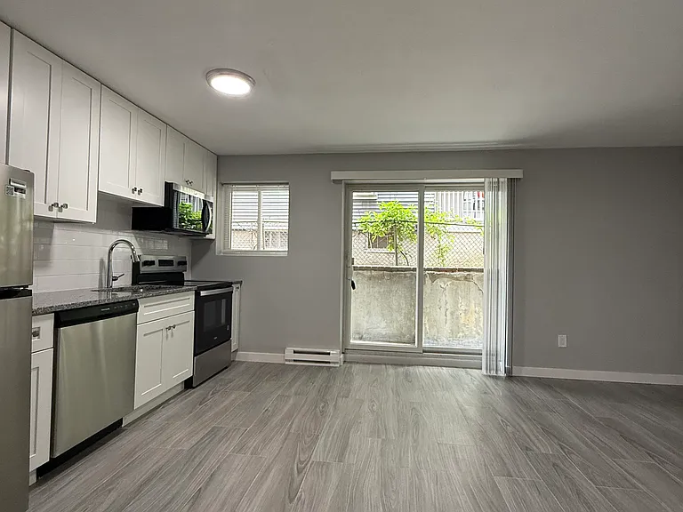 565 Hyde Park Ave #2 — Photo 18