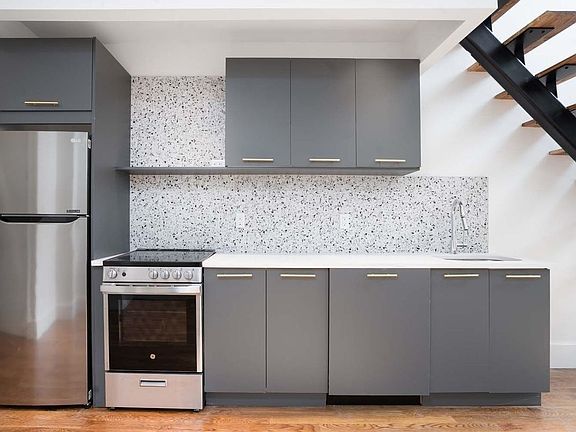 4th image of 299 Chauncey St #116