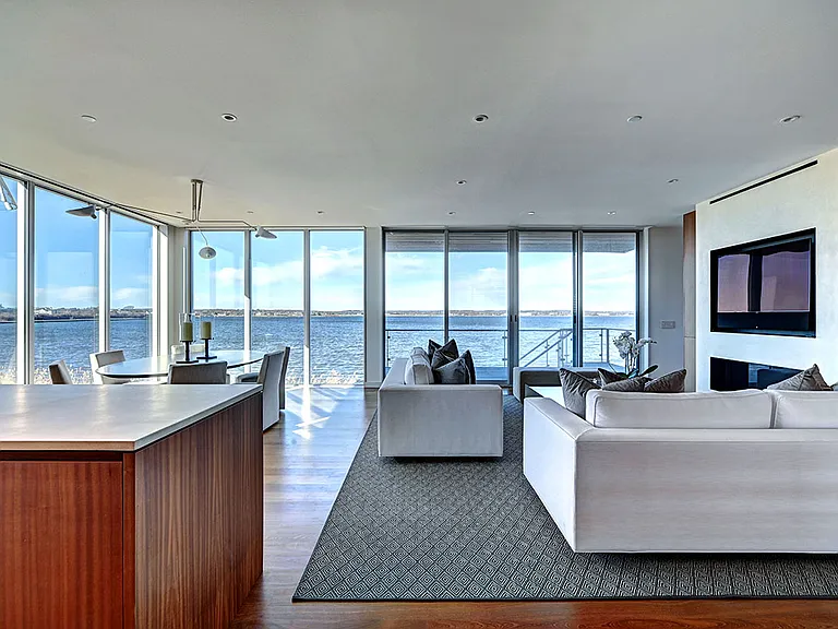 1122 Flying Point Rd — Photo 5