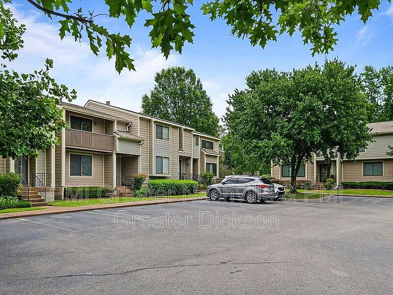 Building Photo - 717 Barlin Ct