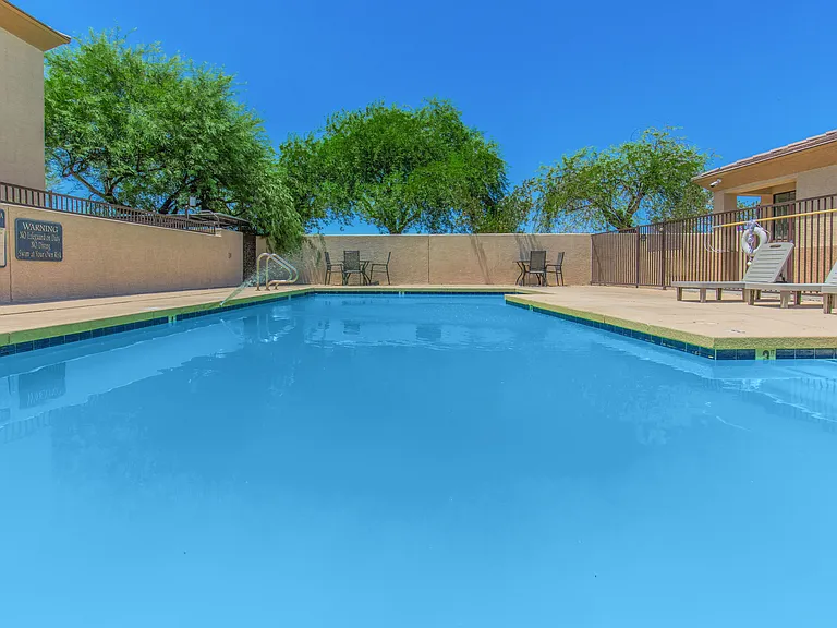 Indigo Pointe Apartments — Photo 16