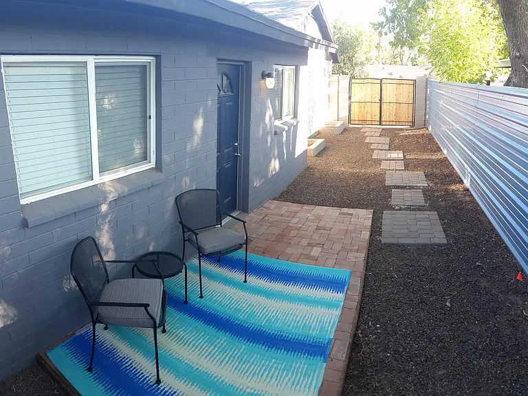 170 E Broadway Ln #B — Photo 1