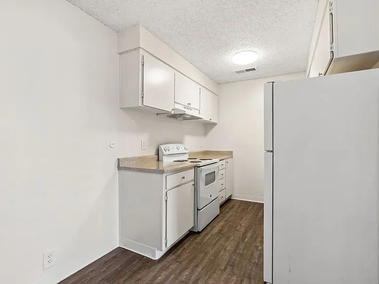 Clayton Crossing Apartments — Photo 30