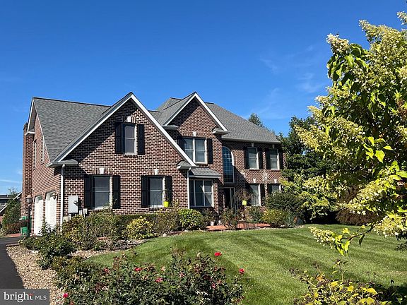 3rd image of 3325 Muirfield Dr