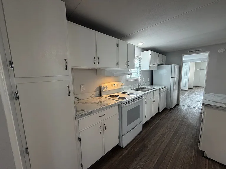 1105 S Rogers St — Photo 3