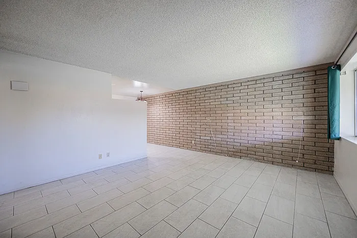 2219 W Morten Ave #3 — Photo 5