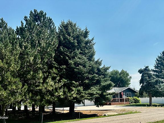 4th image of 2153 Valentine Ave