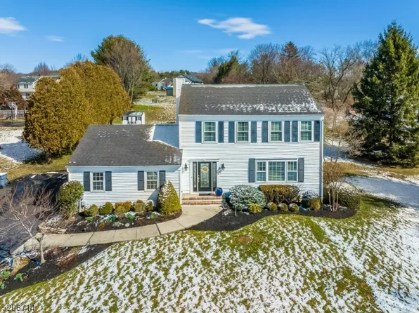 4 Charlotte Dr, Clinton Twp., NJ 08833