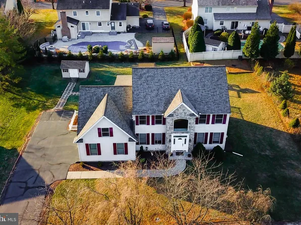 948 Kressler Rd, Allentown, PA 18103