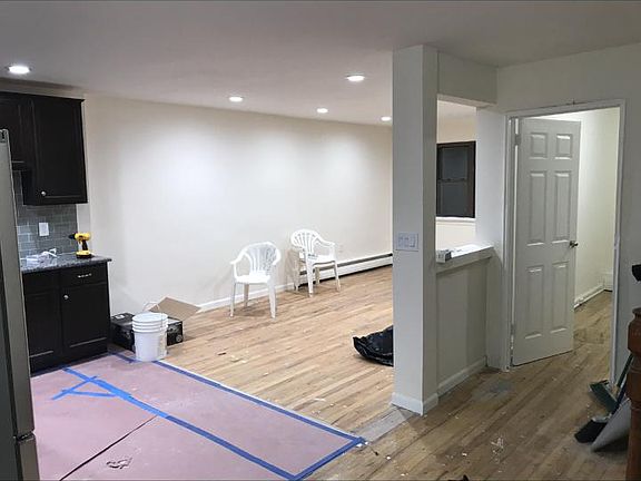 3rd image of 942 Cranford Ave #2