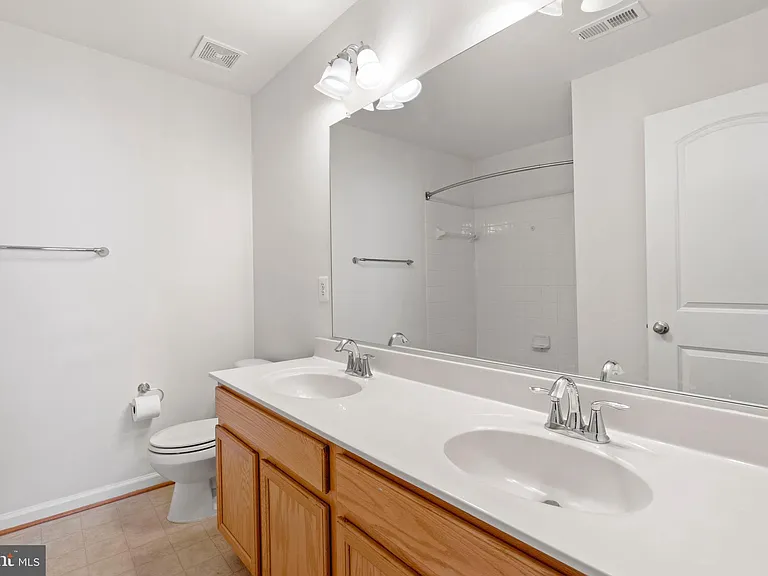 22667 Flowing Spring Sq — Photo 21