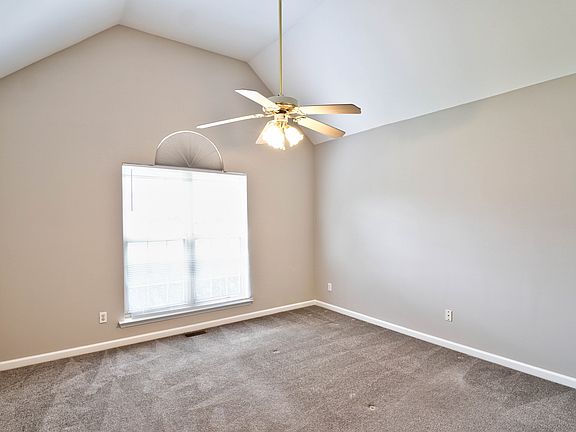 4th image of 323 Kirtley Ct