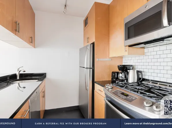 200 East 72nd Street image 9 of 21