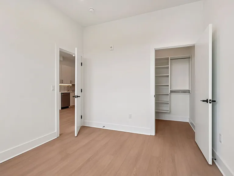 20 West — Photo 142