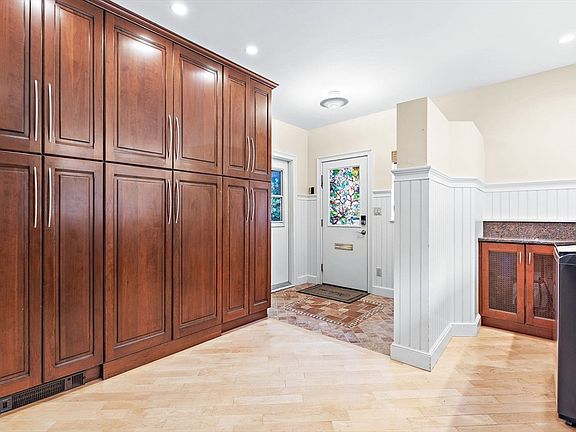 3rd image of 1 Knollwood Dr